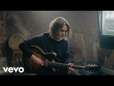 Lewis Capaldi - Lost On You (Live)