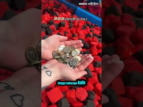 Penemuan Tak Terduga di Dasar Kolam Busa! iPhone, Uang Dolar, dan Barang Misterius?!🪙🧐😨#shorts