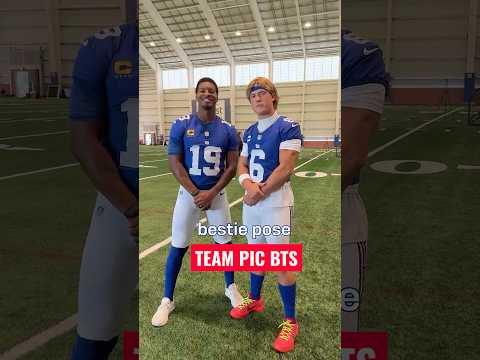 Behind the scenes from the Team Photo 😅 #teamphoto #bts #giants #football #nfl #newyorkgiants