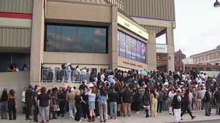 Thousands of fans enjoy Bad Bunny concert at the XL Center in Hartford