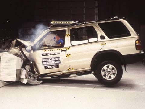 Видео краш-теста Nissan Pathfinder 2001 - 2005