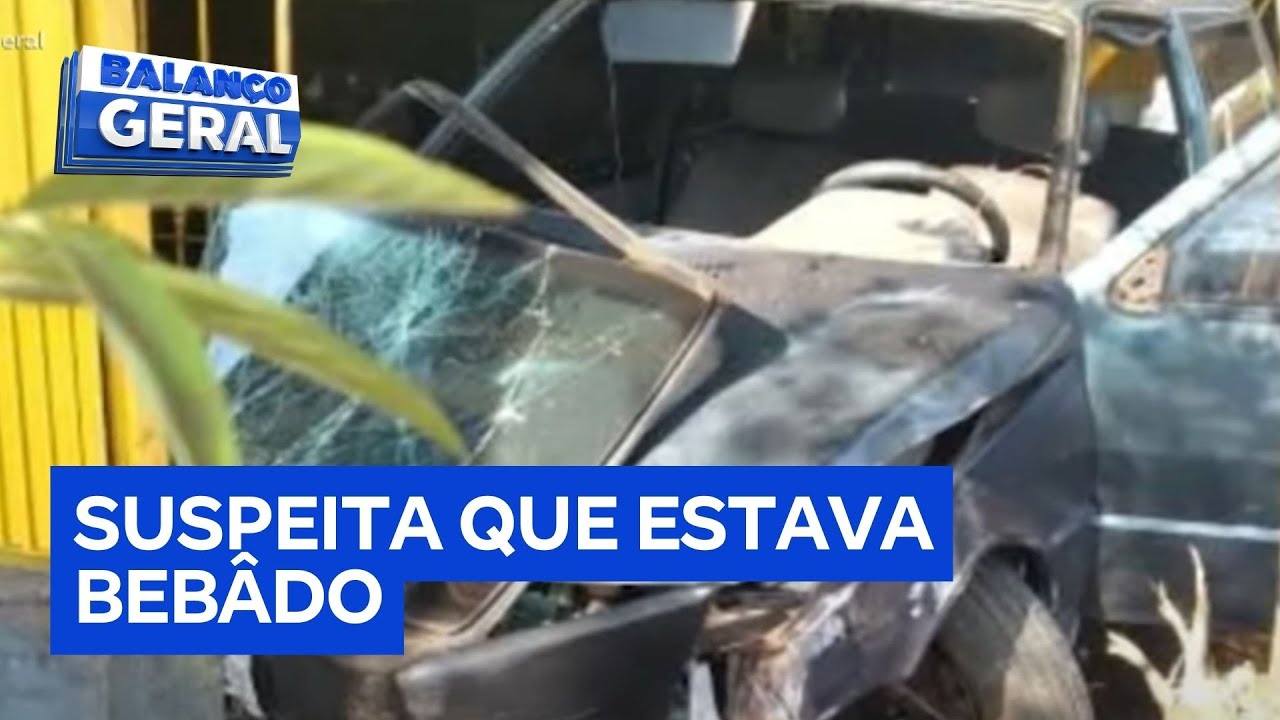 Motorista perde controle do carro invade calçada e atropela mulher