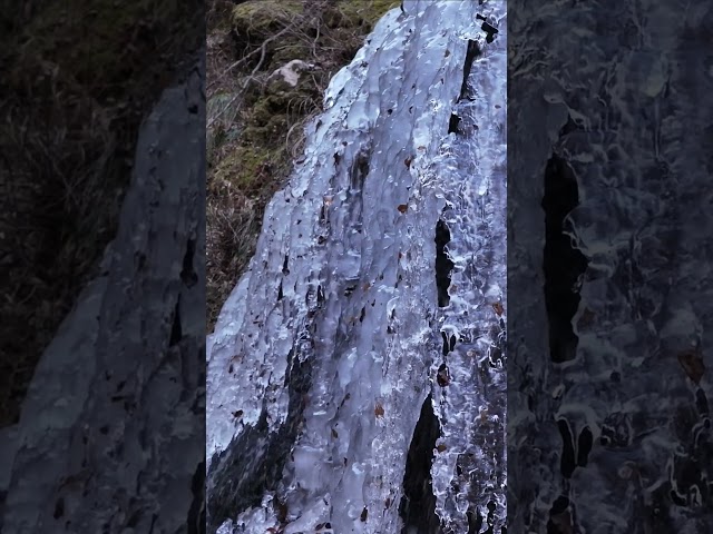 福島県と宮城県の県境にほど近い丸森町の雉子尾川上流にある不動滝。高さ25mの氷柱です。
今年はやや小ぶりといったところでしょうか?
 #Shorts

■チャンネル登録はこちら
http://www.youtube.com/channel/UCzlSGQ7jqxhGa9dyPEPhTRQ?sub_confirmation=1

■ドローンでこんな所を撮影してもらいたいという依頼は
コメント欄に残して頂くと実現するかも･･･
可能な限りご要望にお応えしようと思います。

■ドローン撮影依頼は
http://skyshoot.pro