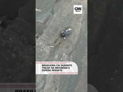 ​Brasileira cai durante trilha na Indonésia e espera resgate