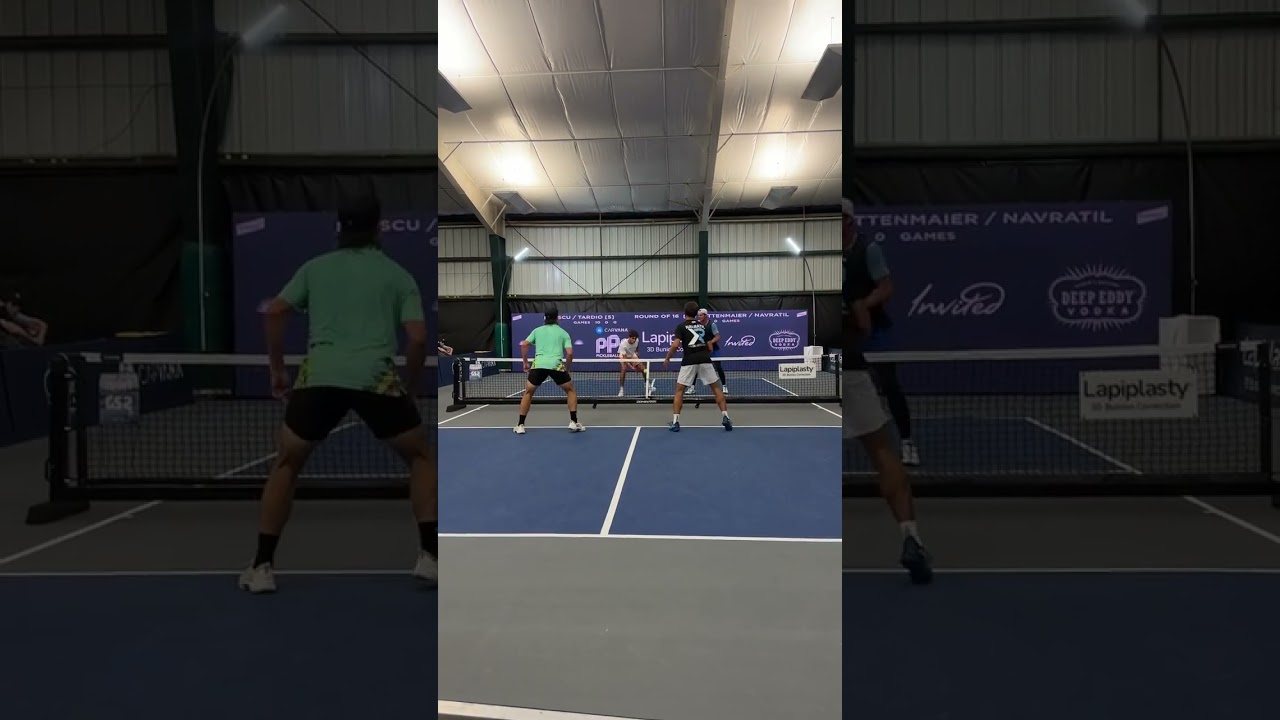 Always a sweet spot in the middle 😎 #shorts #pickleball #pickleballtips #propickleball
