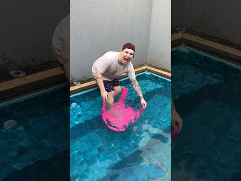 QUANDO A MÃE É A RAINHA DA PISCINA FOLGADA 😂 #shorts