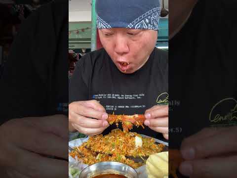 インドでビリヤニにカレーかけて食べる