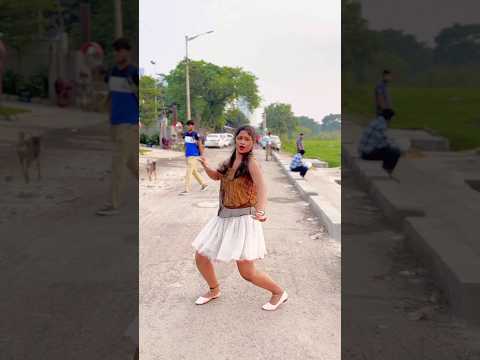 bich sarak mine dil dharak raha hai @payelstar #viewsforviews #8millionviews #vairalvideo