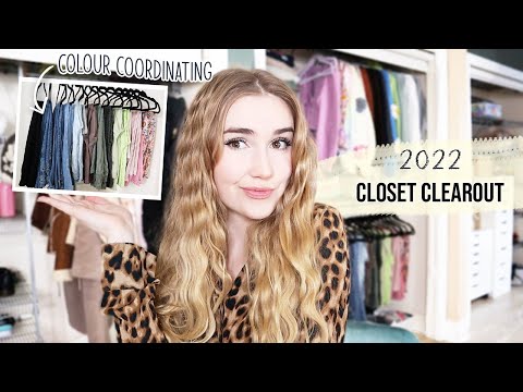 Video: bringing in 2022 with a CLOSET CLEAR OUT !! *donating everything*