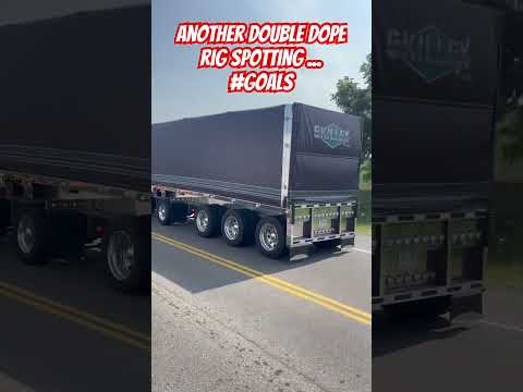 Two dope rig spotting in one light. #goals #truck #truckdriver #custom #fyp #viral #guelph #bigtruck