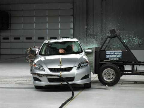 Видео краш-теста Toyota Matrix с 2009 года
