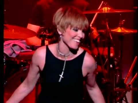 [14] Pat Benatar - Hit Me With Your Best Shot - Live 2001