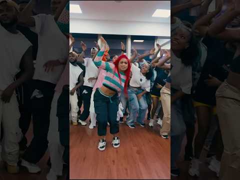 Free dance class in Lagos Nigeria! Girl on fire - #Ashidapo #olamide #dance #afrobeats