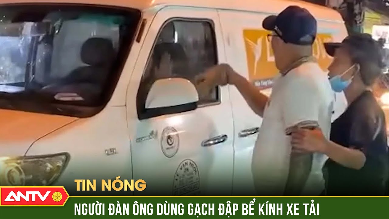 Làm rõ clip người đi xe máy chặn đường ô tô, hung hãn đập bể kính lái | ANTV