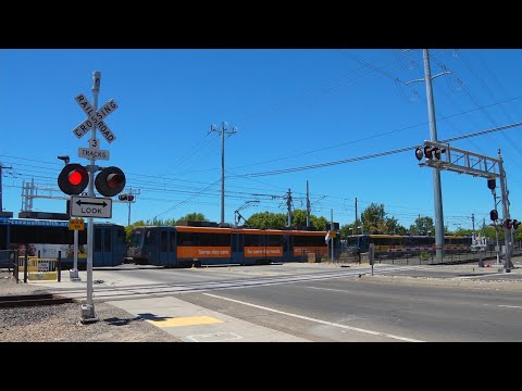 Meadowview Rd. Railroad Crossing, Sacramento CA - Time Out & SACRT Light Rail Meet