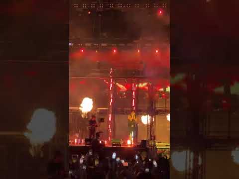Yeat performing flawless in Chicago