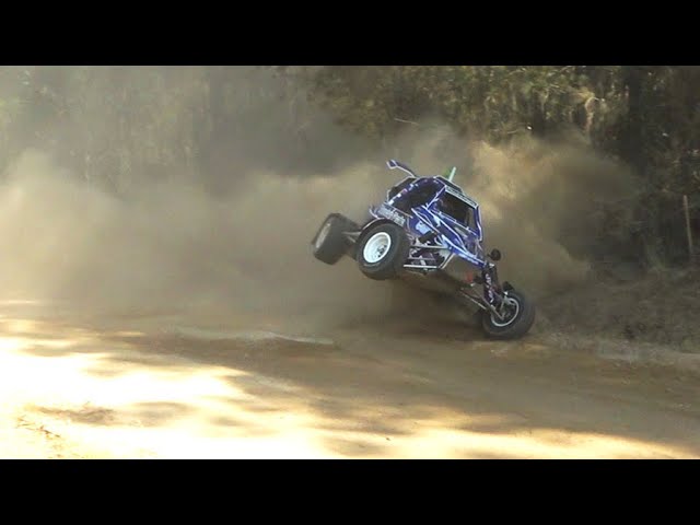 Resumen del RallyMix da Sidra da Estrada 2025, segunda cita del autonómico de RallyMix, donde una vez más, la victoria estuvo competida hasta la última pasada. Finalmente el gato al agua se lo llevó Javier Ramilo "Kobas", que aventajó en 7.1 segundos a "Pisko" Ventín segundo clasificado y en 39.9 a Dario Calviño tercero. 

www.peachaparacing.es