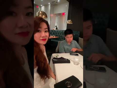 Sau một ngày mệt nhọc em cũng được đi ăn