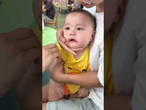 Vịt con ơi 😏😚😚😚 #suachobeyeu #suachobe #embedangyeu #embehaihuoc #embe #babySữa cho bé yêu