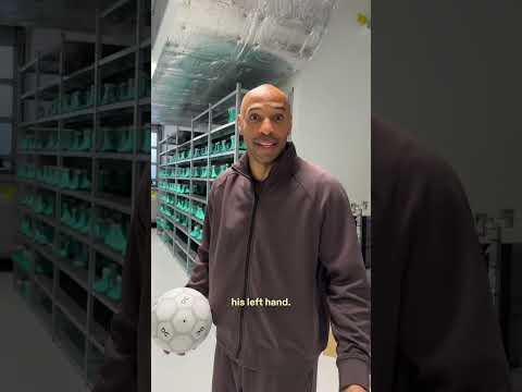 POV: You’re in a game of keepie uppies with Thierry Henry and Roger Federer 😳