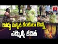 Watch: MLC Kavitha Buys Corn At Roadside In Jagtial