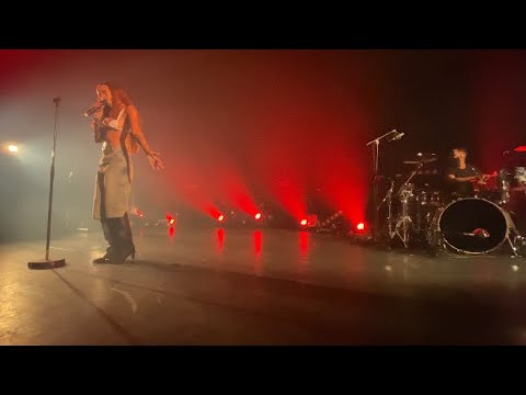 CANDY - RAVYN LENAE (BRUSSELS)