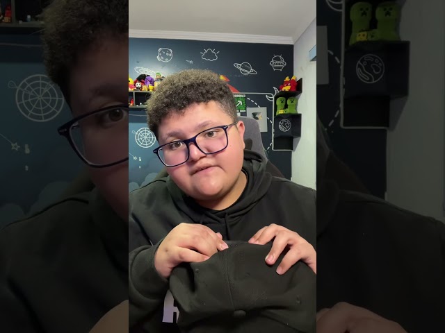 BONÉ QUE É UM FONE DE OUVIDO