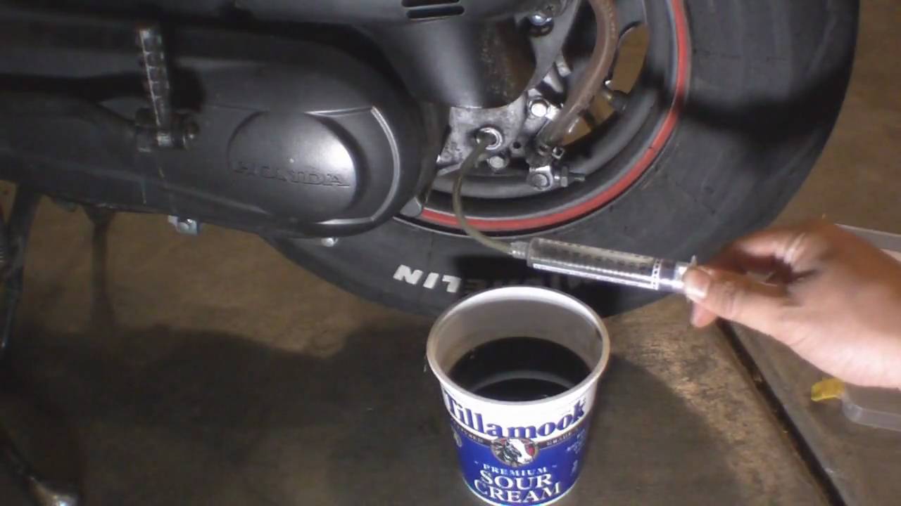 How to change the oil on a honda ruckus #2