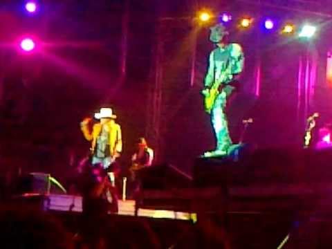 Спектакуларно: Guns N' Roses -  EXIT 2012