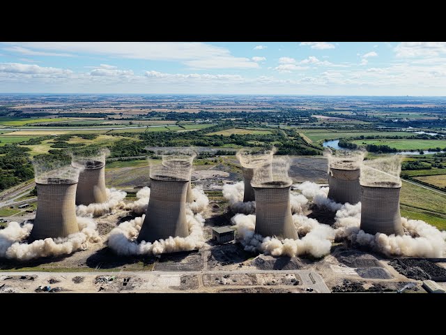 超震撼！英國「8座巨型冷卻塔」同步爆破 10秒夷為平地畫面瘋傳