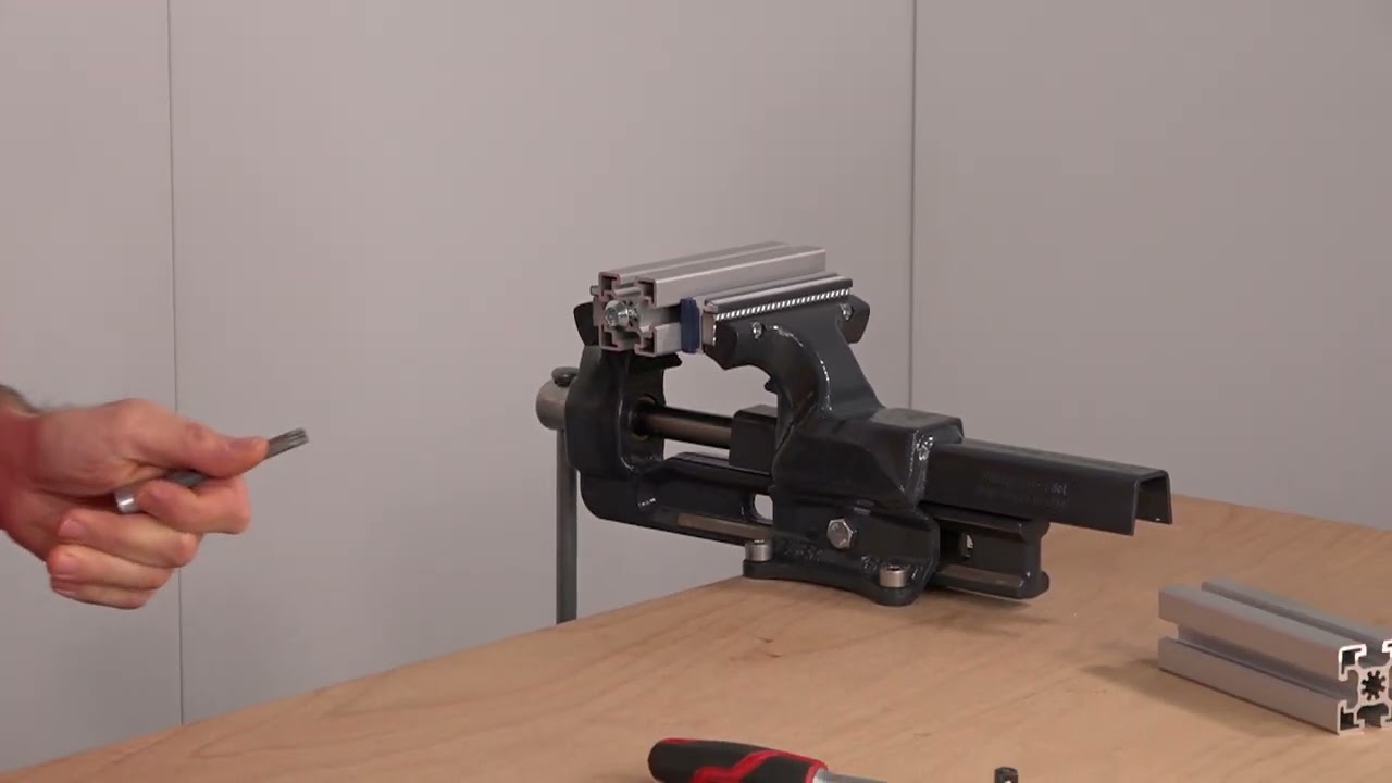 Șuruburile centrale GN 21b E+G video