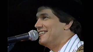 George Strait - Full 1985 Houston Rodeo Concert from the Astrodome