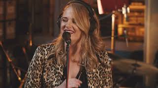 Elles Bailey - Sunshine City Live at The Pool