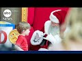 Deaf Santa uses sign language to spread Christmas joy