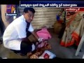 Woman Gives Birth to Baby On The Road : At Nagarkurnool