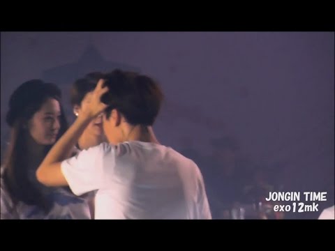 131224 Shy Kai in front of Krystal