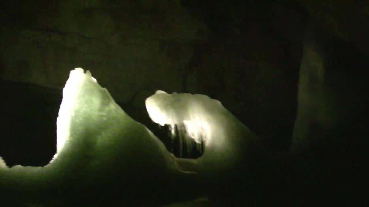 Scary ice. Ледяная пещера в Аргентине. Странные существа в пещерах фото. The Cave призраки. Пещера анимация.