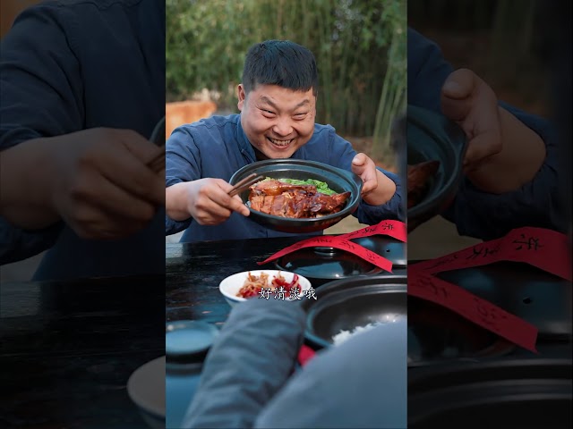 白毛对大碗的执着我都想笑了 #湖南特色美食 #mukbang #好吃还顶饱 #food