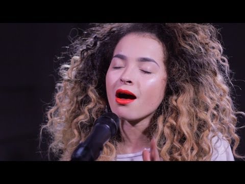 Ella Eyre: Good Luck (live at Nova Stage)