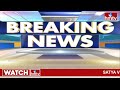 తిరుమల భక్తుల రద్దీతో అన్ని కంపార్ట్మెంట్లు నిండిపోయాయి|Heavy Devotees Crowd In Tirumala Temple|hmtv  - 00:39 min - News - Video