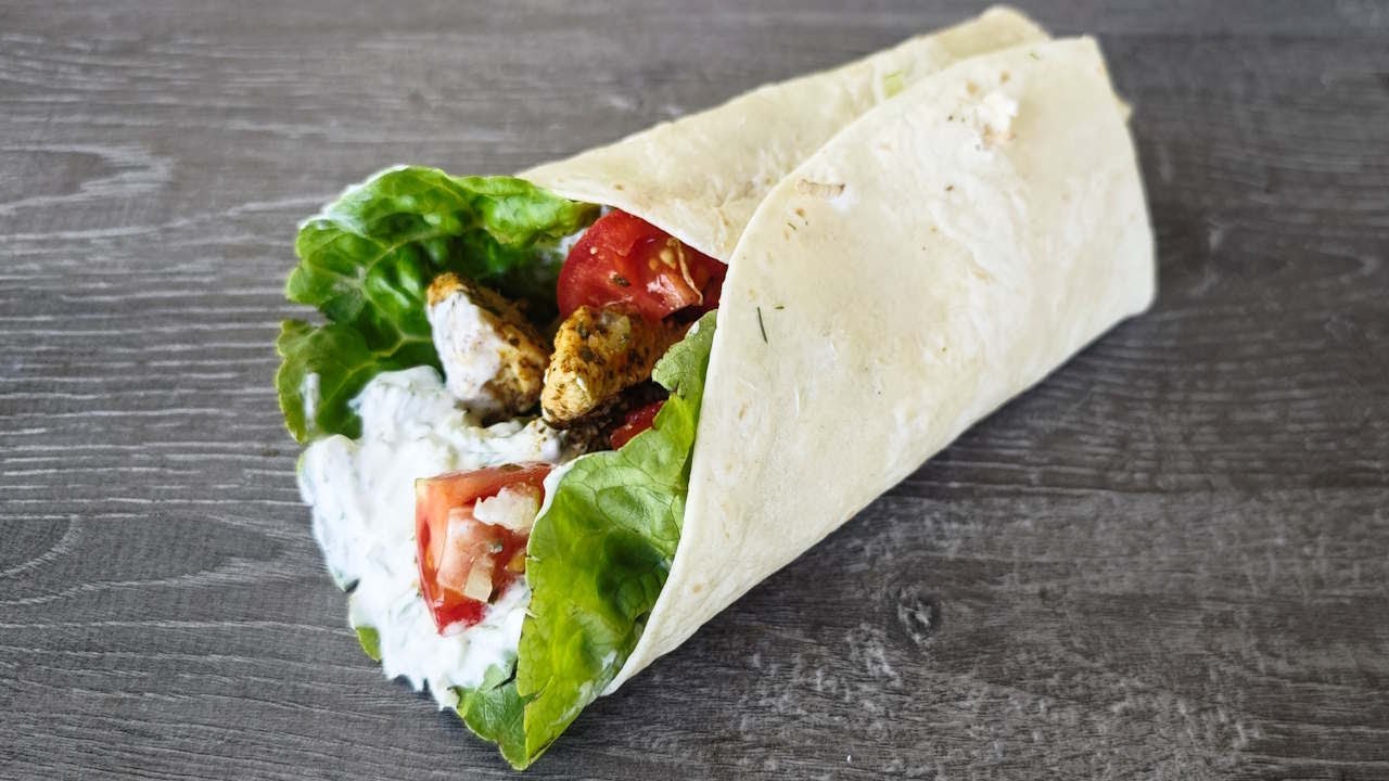 Kebab? Ne, díky. Tenhle kuřecí wrap s tzatziki mění pravidla hry | @zadnyspeky