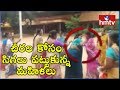 2 women fight for Bathukamma sarees