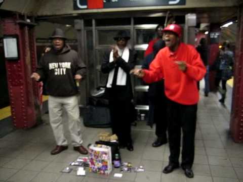 A capella New York subway - The Lion Sleeps Tonight