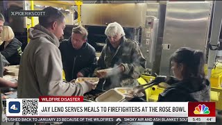 Jay Leno serves meals to firefighters at the Rose Bowl