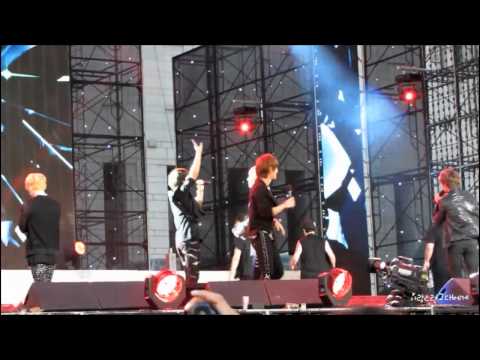 SHINee 2011 stage mistake compilation