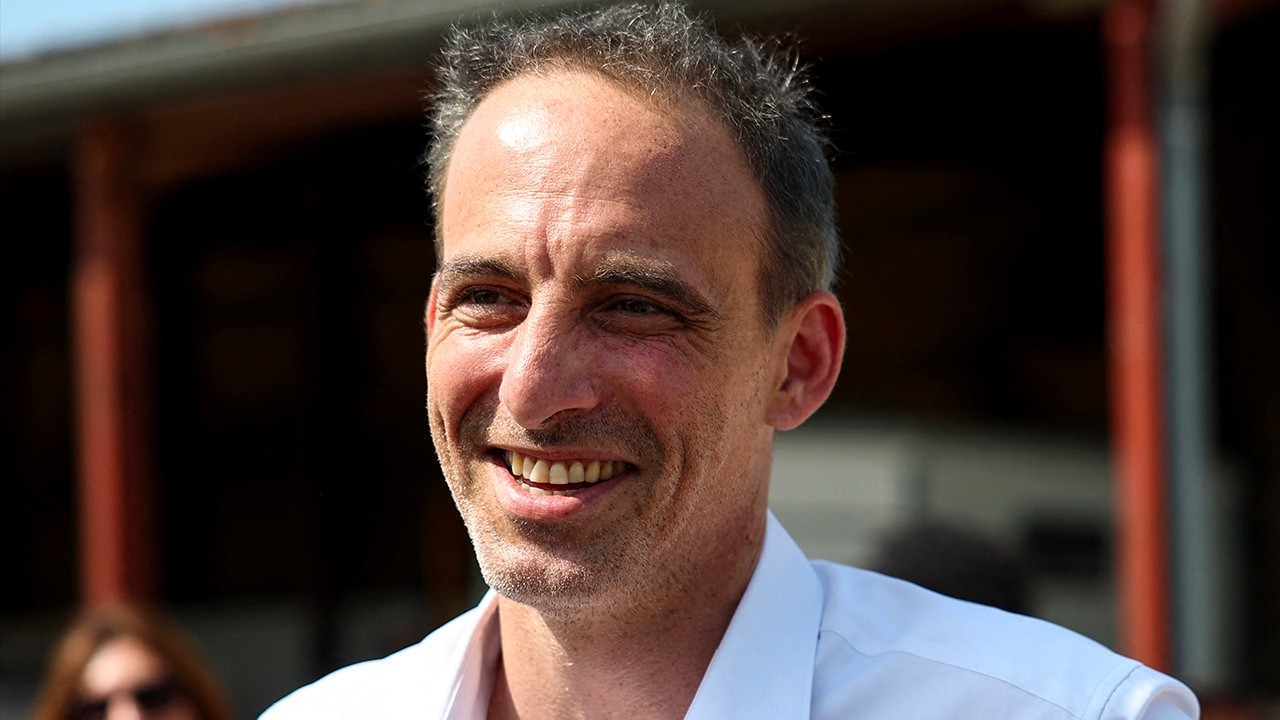 L’aile gauche du PS va-t-elle achever la candidature de Raphaël Glucksmann avec un « vote utile » ?