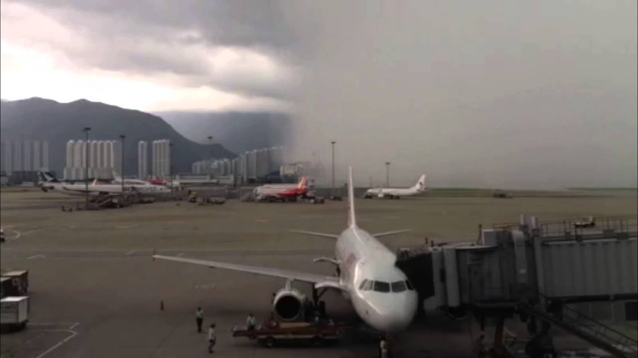 Hong Kong Airport under Black Rainstorm Warning Signal 黑雨下的香港機場 - YouTube