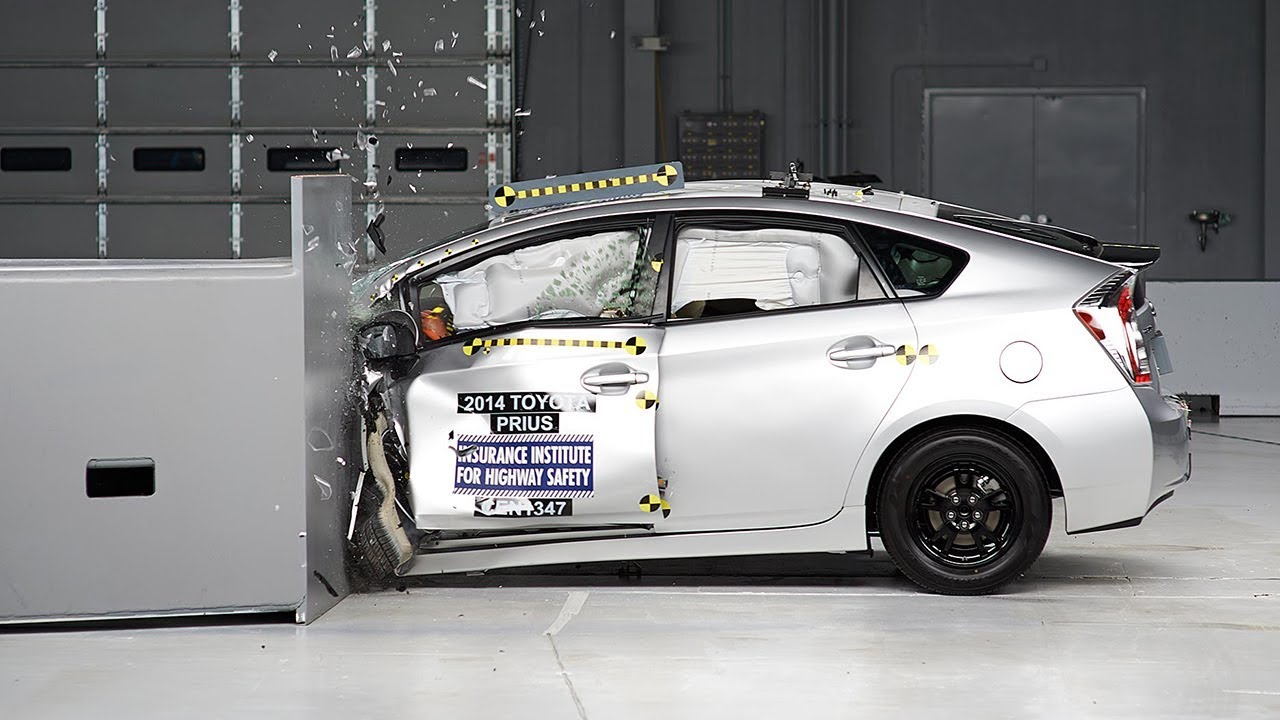 Crash test of toyota prius