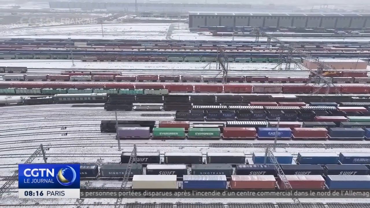 Xinjiang : le 1000e train de fret Chine-Europe de 2025 part du col d'Alataw