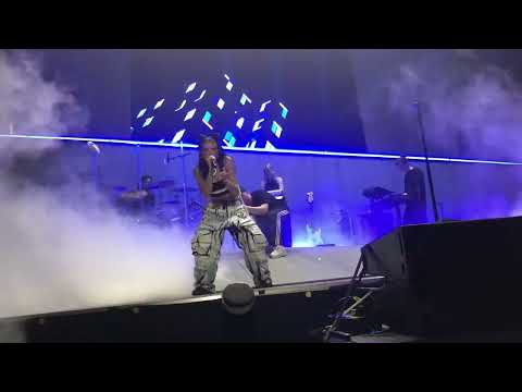 Nina Chuba - Tinnitus (Official Live Performance)